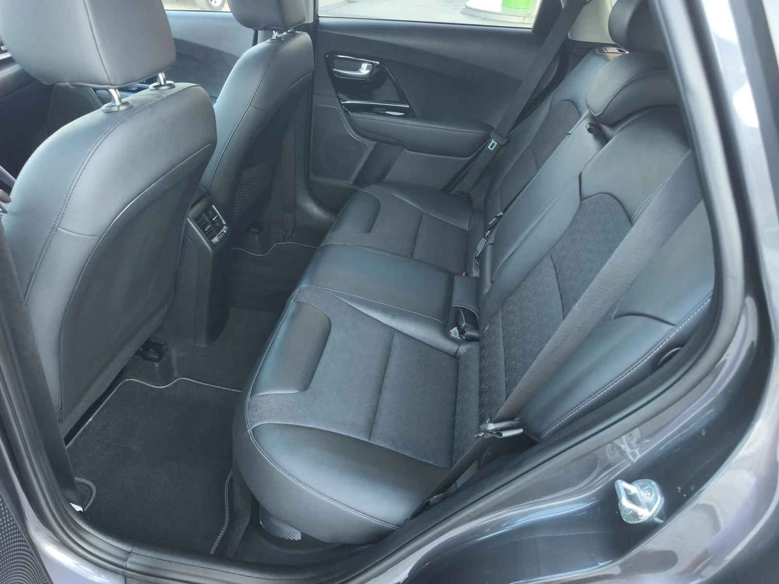 Kia Niro 1.6HYBRID  FULL SERVICE IN KIA NEW !!!, снимка 11 - Автомобили и джипове - 55729982
