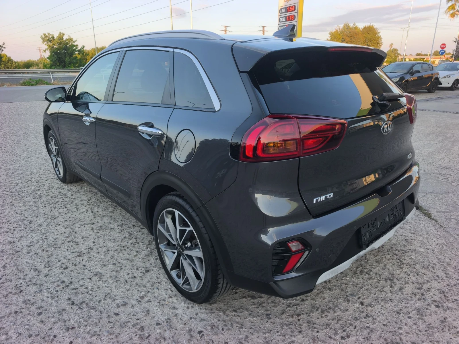 Kia Niro 1.6HYBRID  FULL SERVICE IN KIA NEW !!!, снимка 4 - Автомобили и джипове - 55729982