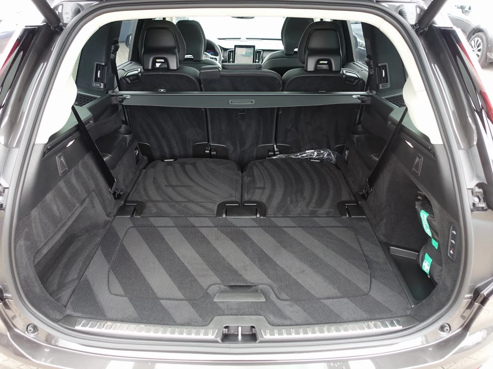 Volvo Xc90 T8 AWD Ultra Dark FourC 7seats, снимка 16 - Автомобили и джипове - 55846011