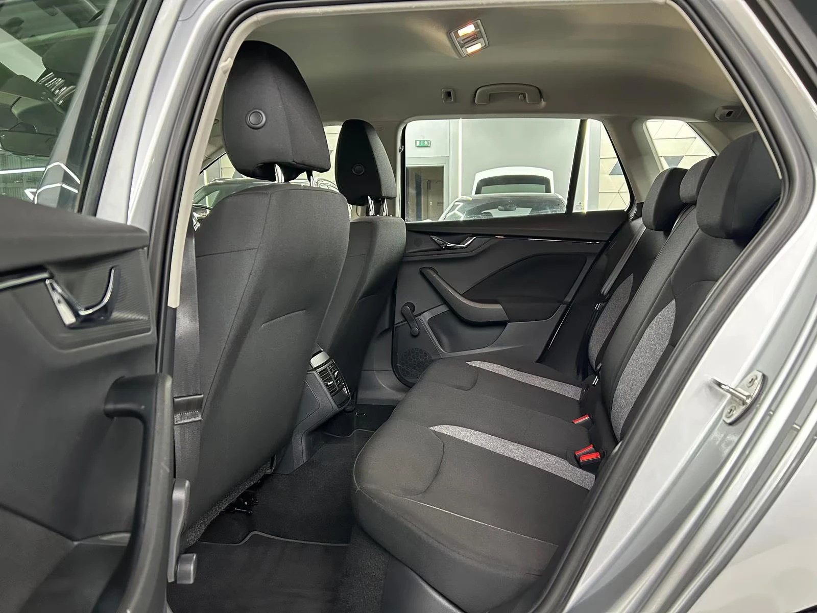 Skoda Kamiq ACTIVE/110HP/CPLAY/NAVI/LED/ACC/666q, снимка 14 - Автомобили и джипове - 55940001