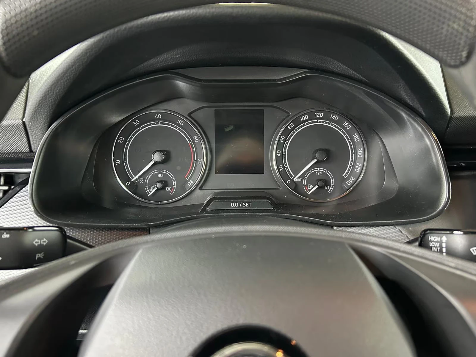 Skoda Kamiq ACTIVE/110HP/CPLAY/NAVI/LED/ACC/666q, снимка 10 - Автомобили и джипове - 55940001