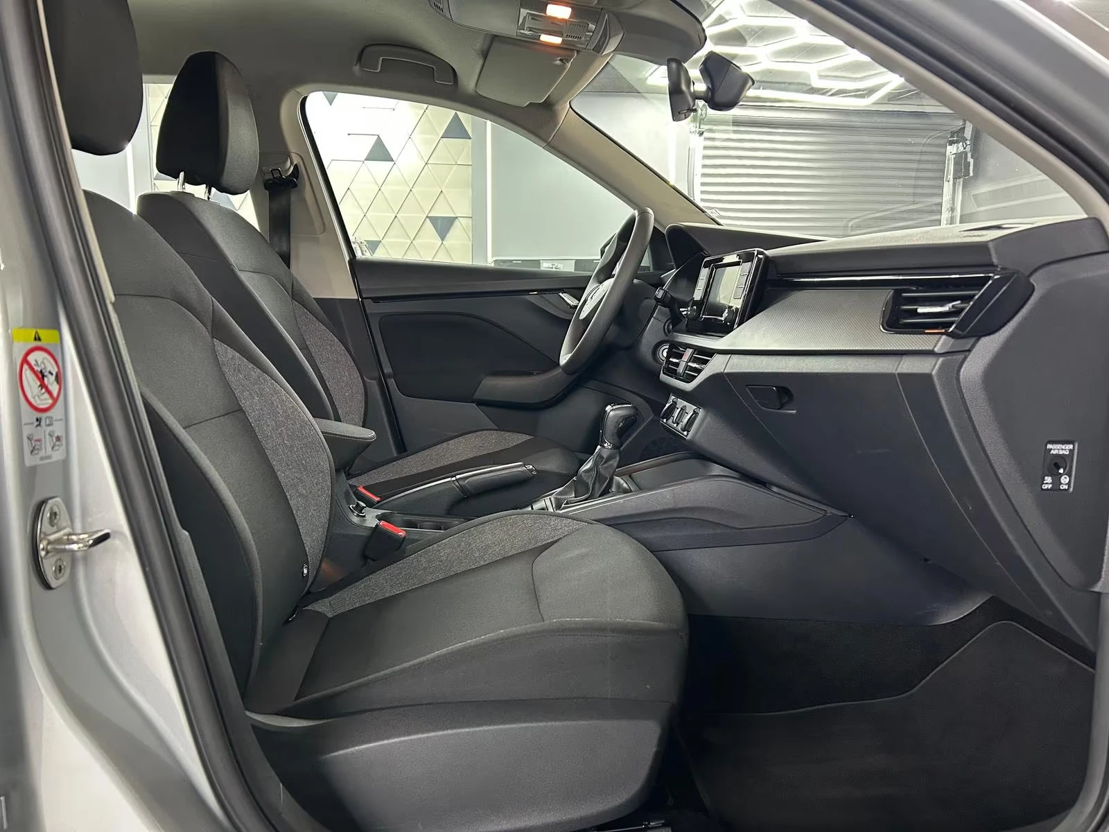 Skoda Kamiq ACTIVE/110HP/CPLAY/NAVI/LED/ACC/666q, снимка 13 - Автомобили и джипове - 55940001
