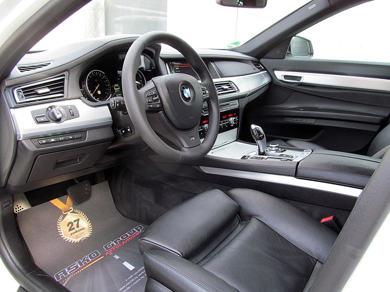 BMW 740 Xdrive/M-paket/INDIVIDUAL/ГЕРМАНИЯ СОБСТВЕН ЛИЗИНГ, снимка 13 - Автомобили и джипове - 46200135