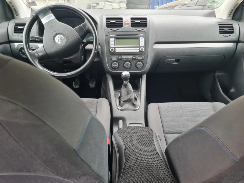 VW Golf 1.6i , снимка 7 - Автомобили и джипове - 47522923