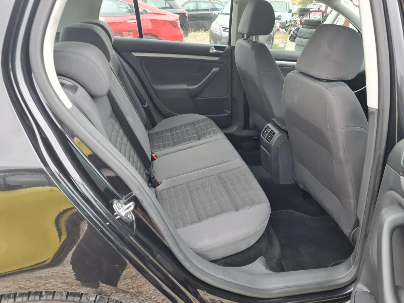 VW Golf 1.6i , снимка 11 - Автомобили и джипове - 47522923