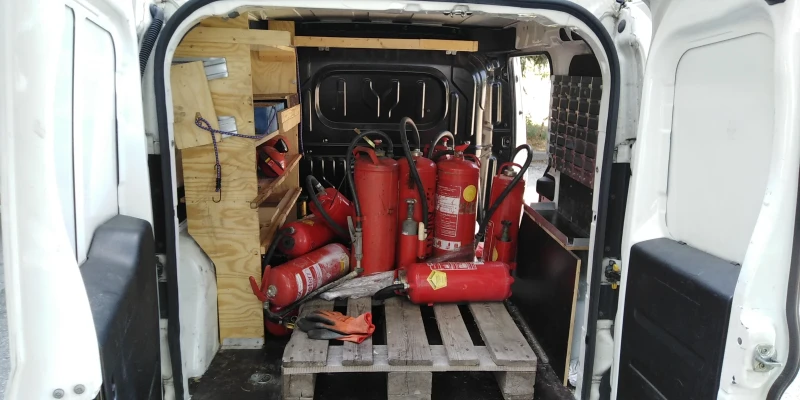 Fiat Doblo 1.6jtd клима, мултимедия, 6ск., снимка 15 - Автомобили и джипове - 52308895