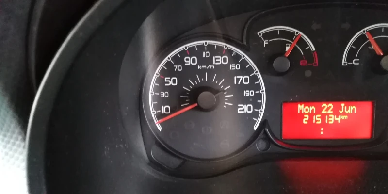 Fiat Doblo 1.6jtd клима, мултимедия, 6ск., снимка 8 - Автомобили и джипове - 52308895