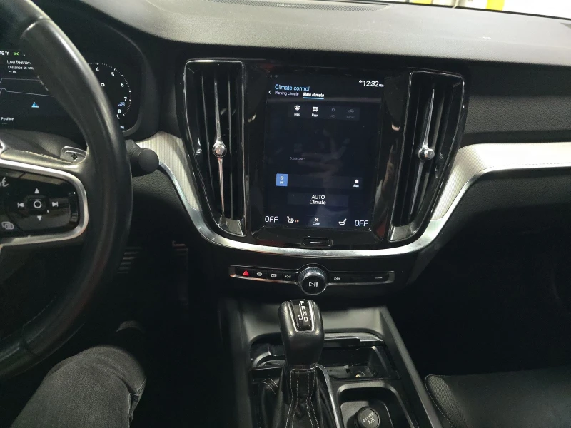 Volvo S60 T6 R-Design, снимка 8 - Автомобили и джипове - 52518128