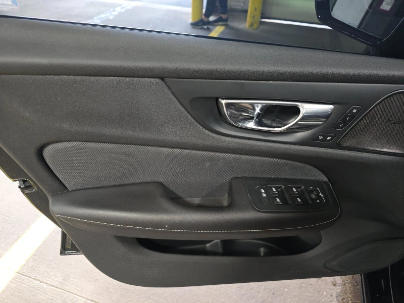 Volvo S60 T6 R-Design, снимка 13 - Автомобили и джипове - 52518128