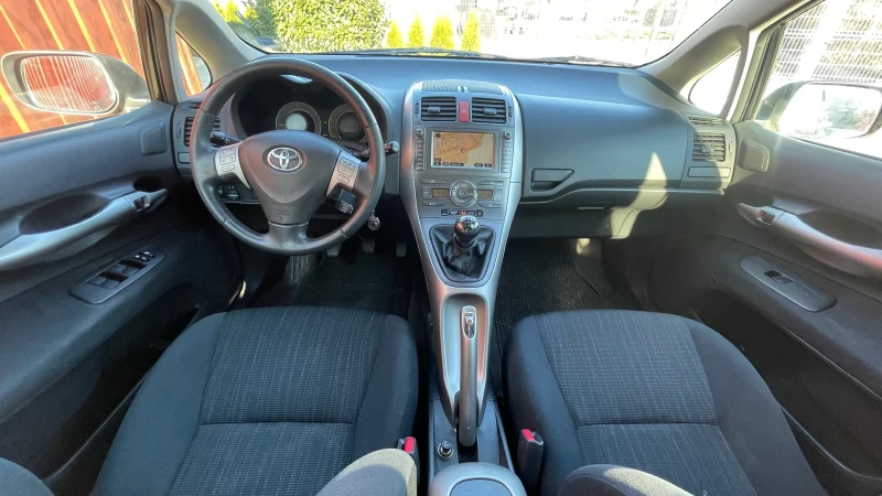 Toyota Auris 1.6 VVT-i 180000km, снимка 9 - Автомобили и джипове - 52771624