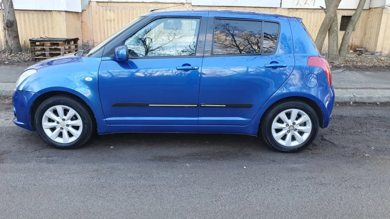 Suzuki Swift 1.3i Автоматик 4вр., снимка 8 - Автомобили и джипове - 53121426