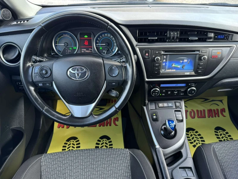 Toyota Auris 1.8HYBRID, снимка 10 - Автомобили и джипове - 53403846