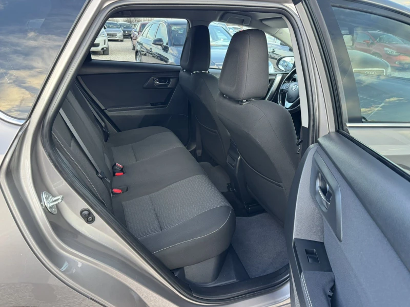 Toyota Auris 1.8HYBRID, снимка 14 - Автомобили и джипове - 53403846