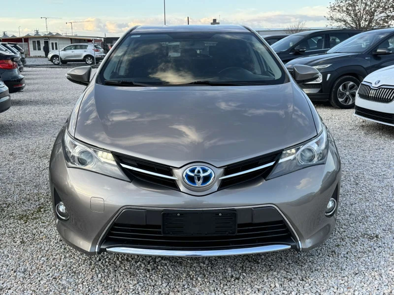 Toyota Auris 1.8HYBRID, снимка 2 - Автомобили и джипове - 53403846
