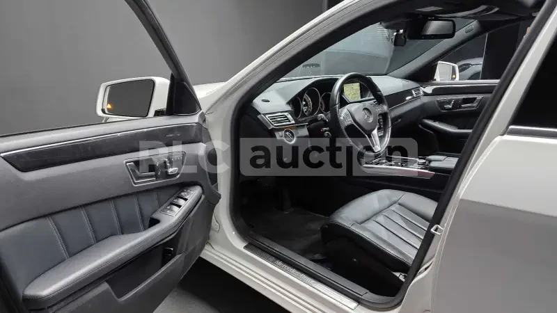 Mercedes-Benz E 350 4matic| ПОДГРЕВ| ПАМЕТ| КАМЕРА| ВКЛ. ТЕХНОТЕСТ, снимка 6 - Автомобили и джипове - 54468361