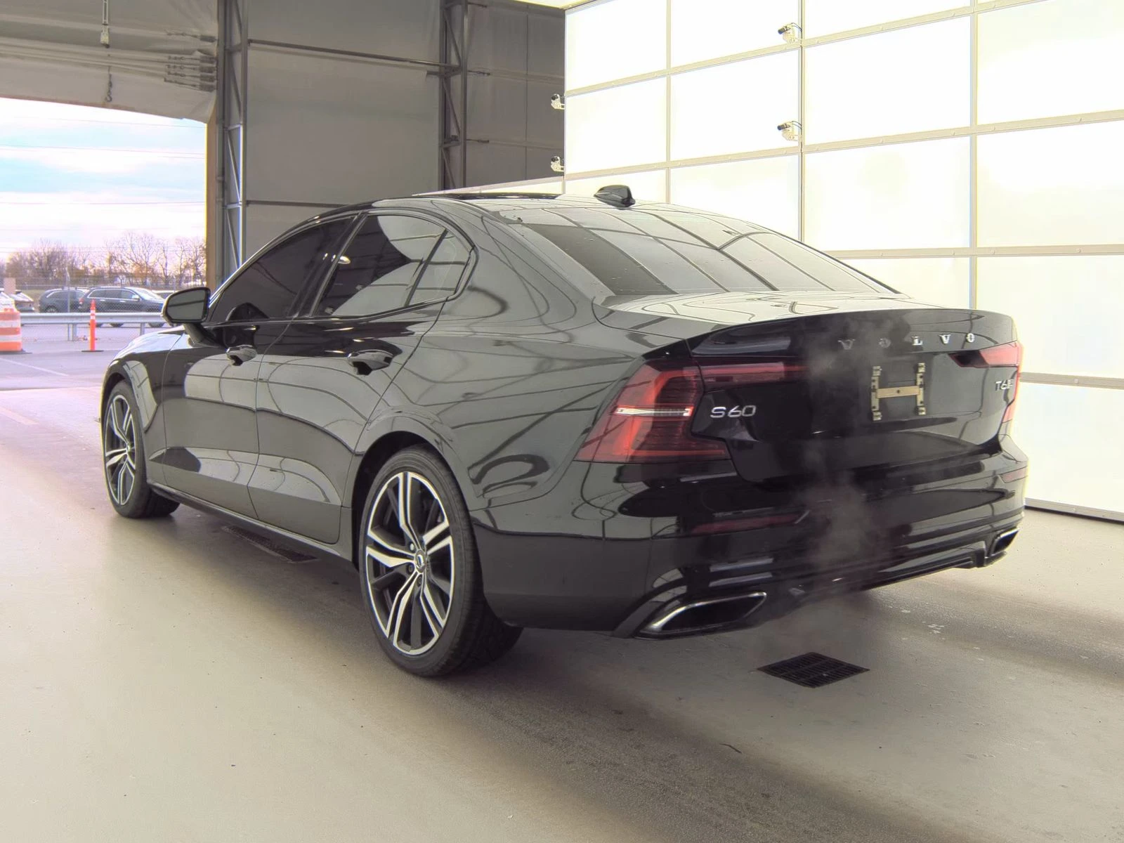 Volvo S60 T6 R-Design - изображение 4