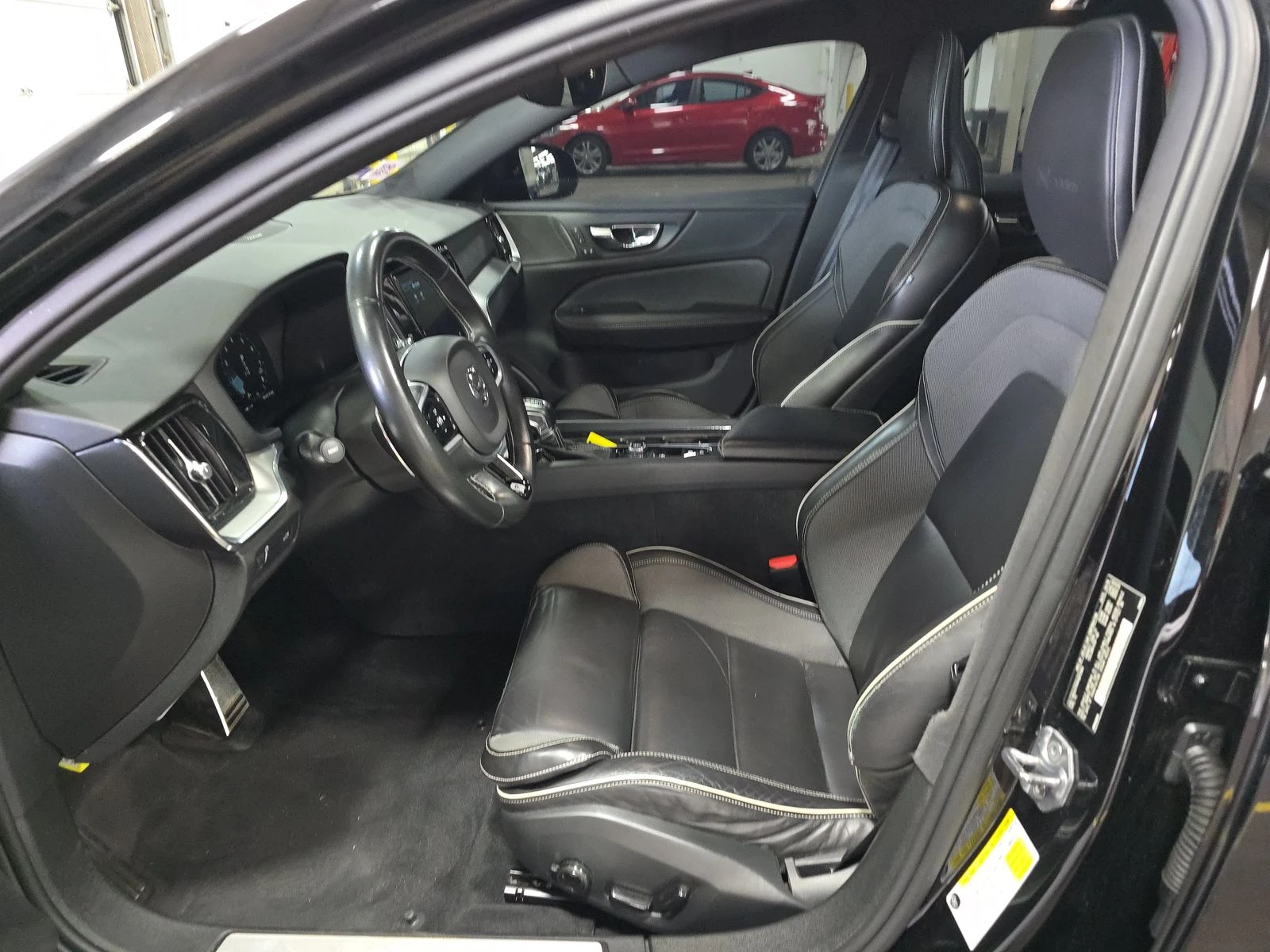 Volvo S60 T6 R-Design - изображение 10