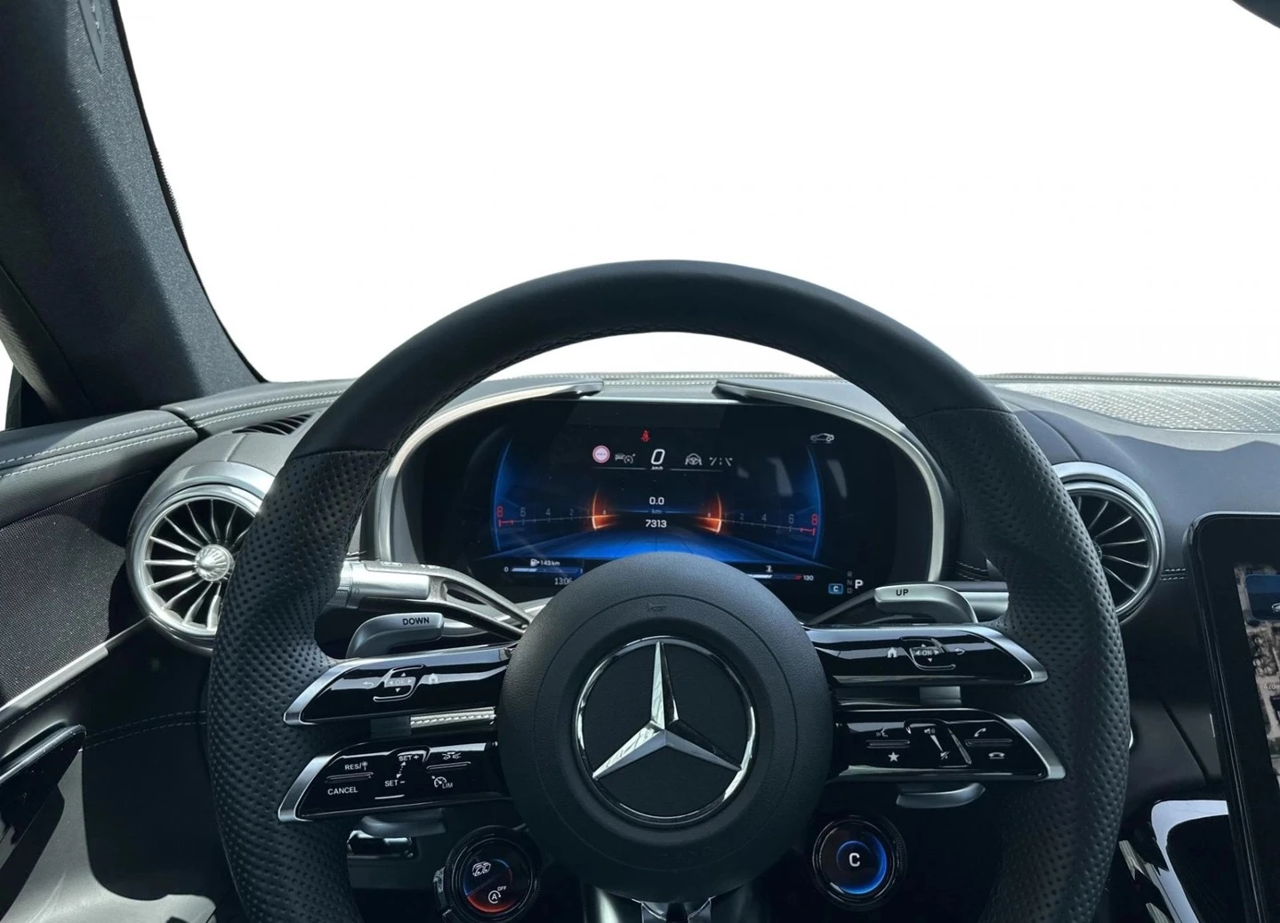 Mercedes-Benz SL 63 AMG 4MATIC+ Roadster - изображение 6