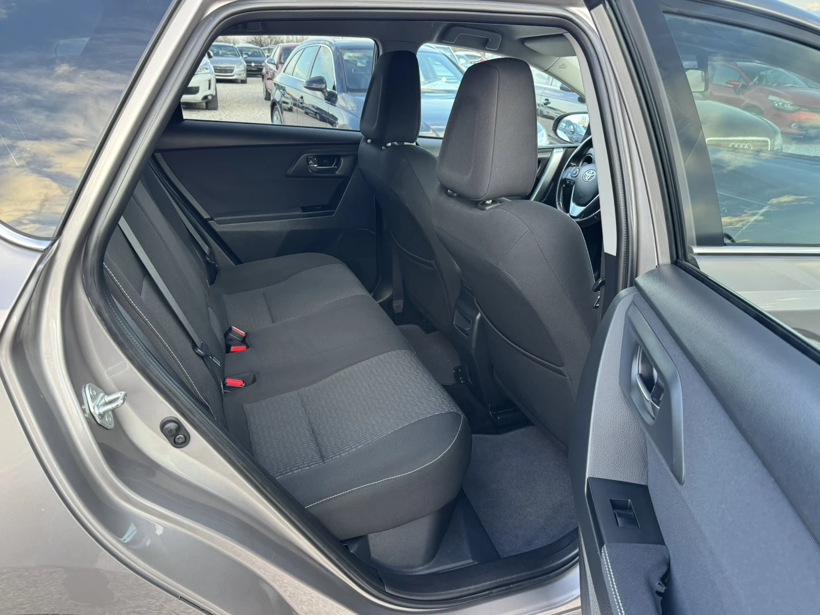 Toyota Auris 1.8HYBRID | Mobile.bg � ����������� 14