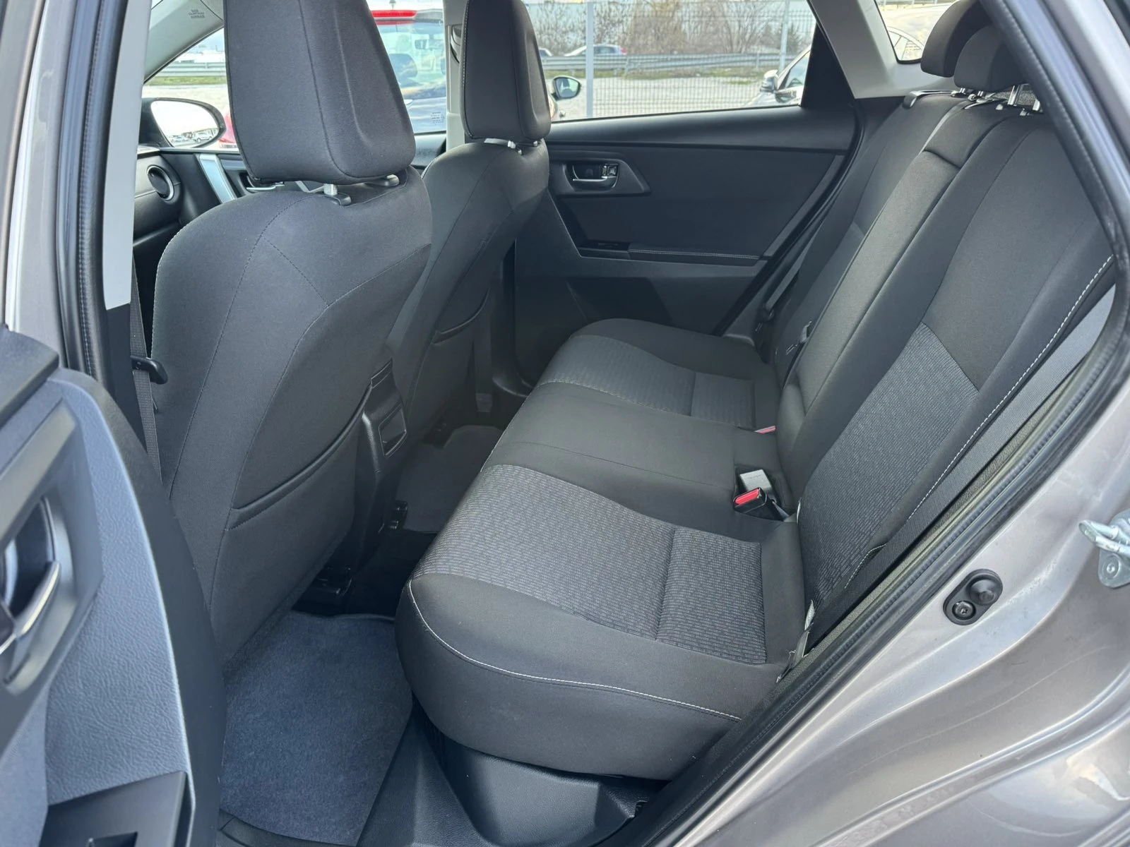 Toyota Auris 1.8HYBRID | Mobile.bg � ����������� 8