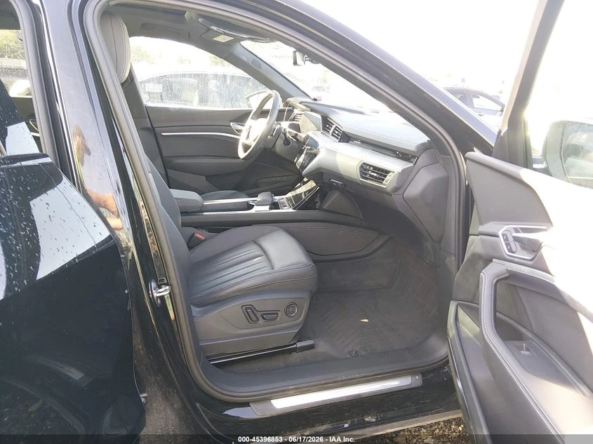 Audi E-Tron Premium Plus Quattro, снимка 5 - Автомобили и джипове - 55140040