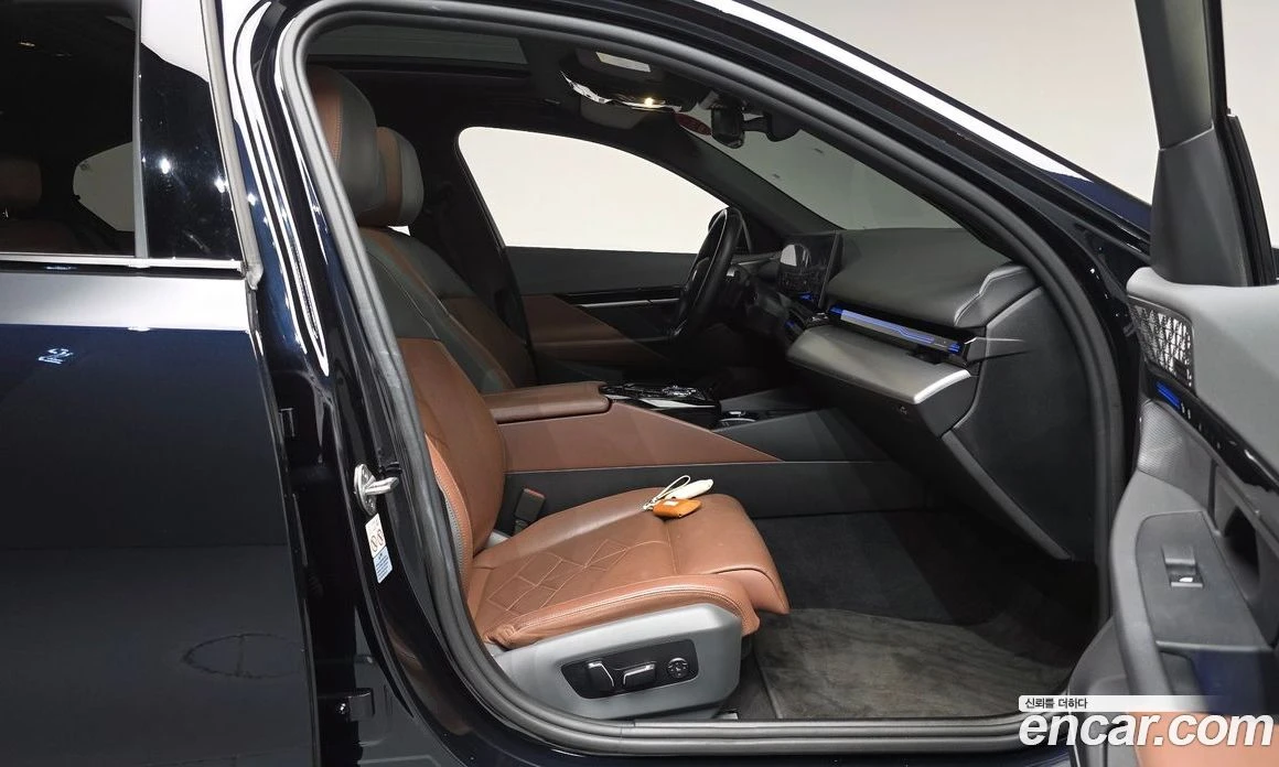 BMW 530 530i xDrive M Sport, снимка 16 - Автомобили и джипове - 56157026