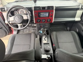 Toyota Fj cruiser 4х4* ЛЕБЕДКА* АВТОМАТ* РОЛБАР* УНИКАЛНА, снимка 12