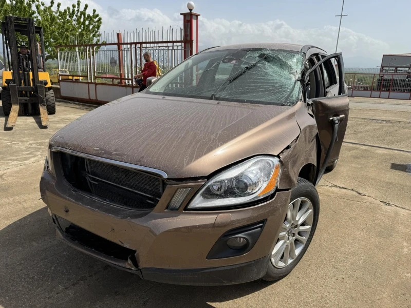 Volvo XC60 2.4 D5, снимка 3 - Автомобили и джипове - 45433094