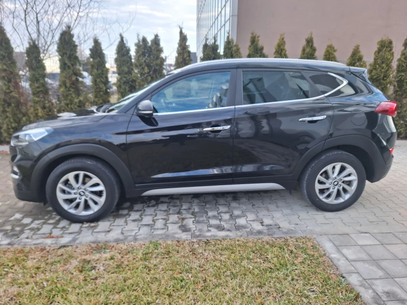 Hyundai Tucson 1.7дизел АВТОМАТ, снимка 8 - Автомобили и джипове - 48792363