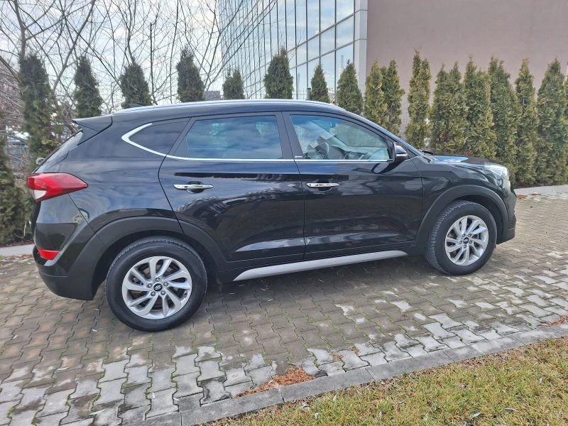 Hyundai Tucson 1.7дизел АВТОМАТ, снимка 3 - Автомобили и джипове - 48792363