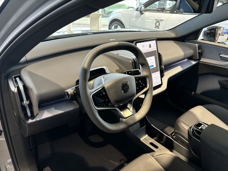 Volvo EX30 CAMERA HARMAN KARDON , снимка 8 - Автомобили и джипове - 51509110