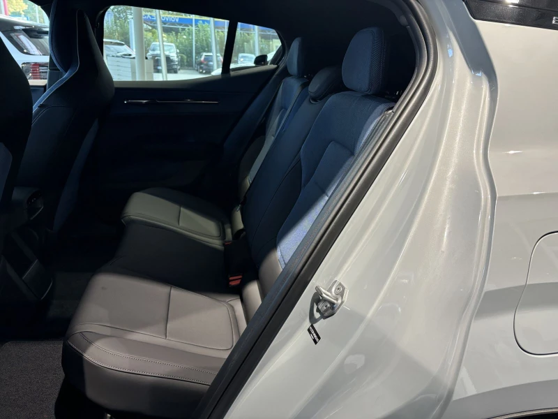 Volvo EX30 CAMERA HARMAN KARDON , снимка 14 - Автомобили и джипове - 51509110