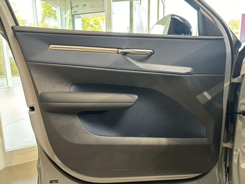 Volvo EX30 CAMERA HARMAN KARDON , снимка 13 - Автомобили и джипове - 51509110