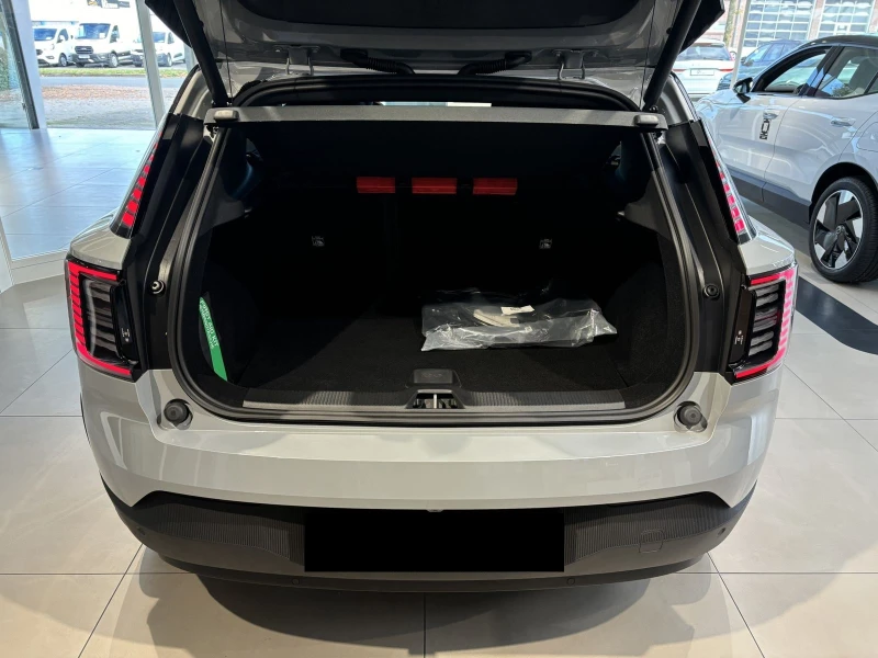 Volvo EX30 CAMERA HARMAN KARDON , снимка 16 - Автомобили и джипове - 51509110