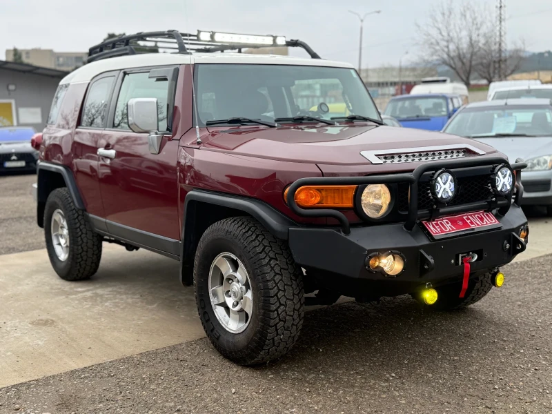 Toyota Fj cruiser 4х4* ЛЕБЕДКА* АВТОМАТ* УНИКАЛНА, снимка 2 - Автомобили и джипове - 53203601