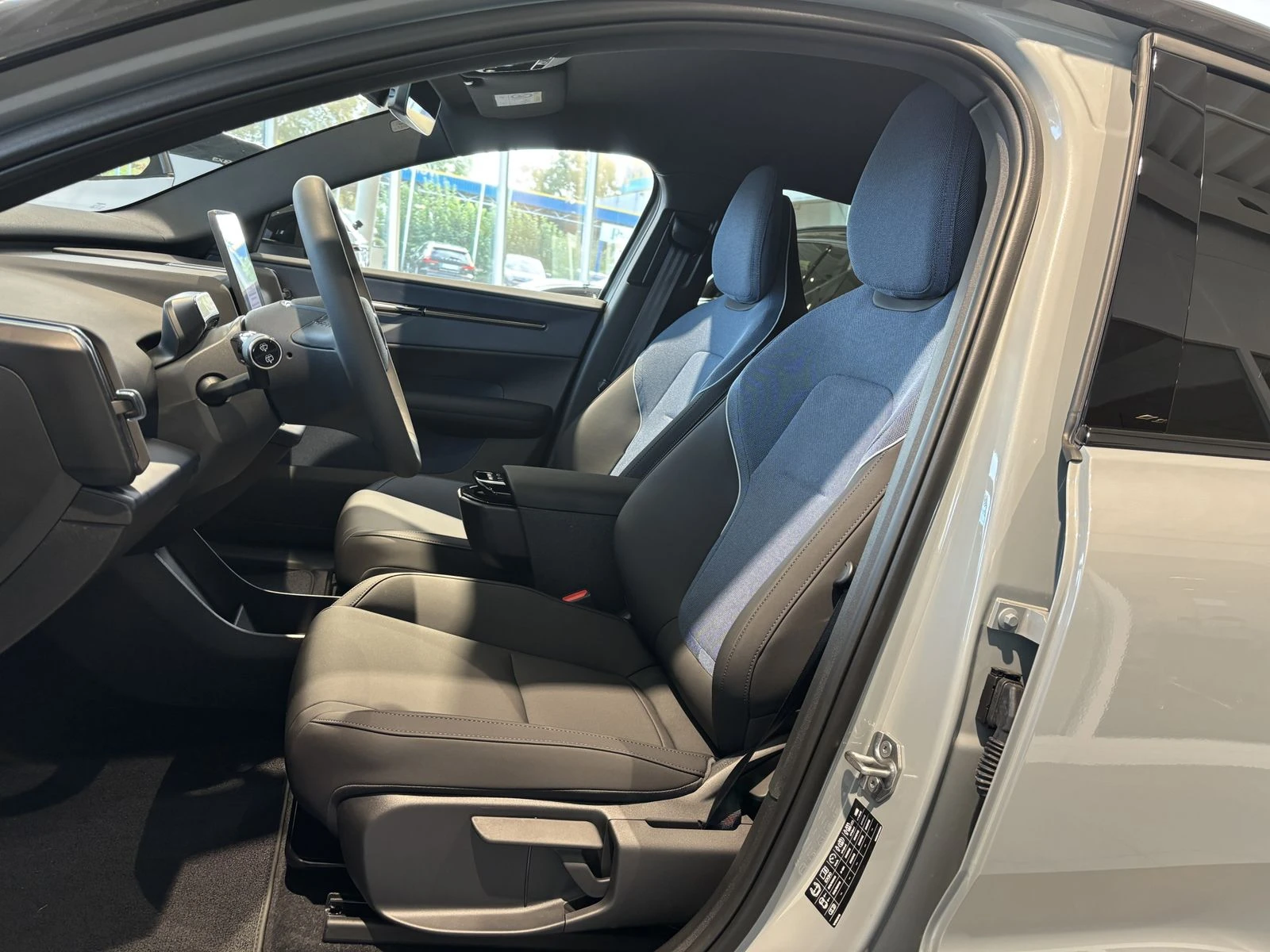 Volvo EX30 CAMERA HARMAN KARDON  - изображение 7