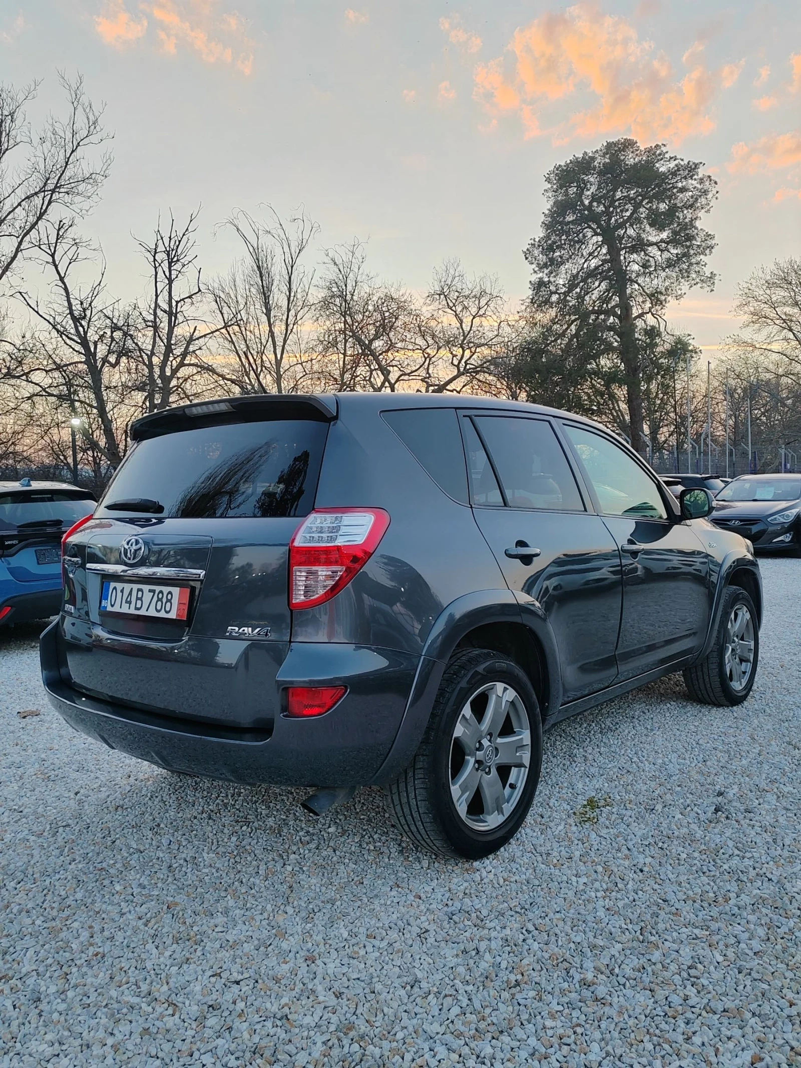 Toyota Rav4 2.2, 150к.с.4х4, ТОП , снимка 3 - Автомобили и джипове - 53739245