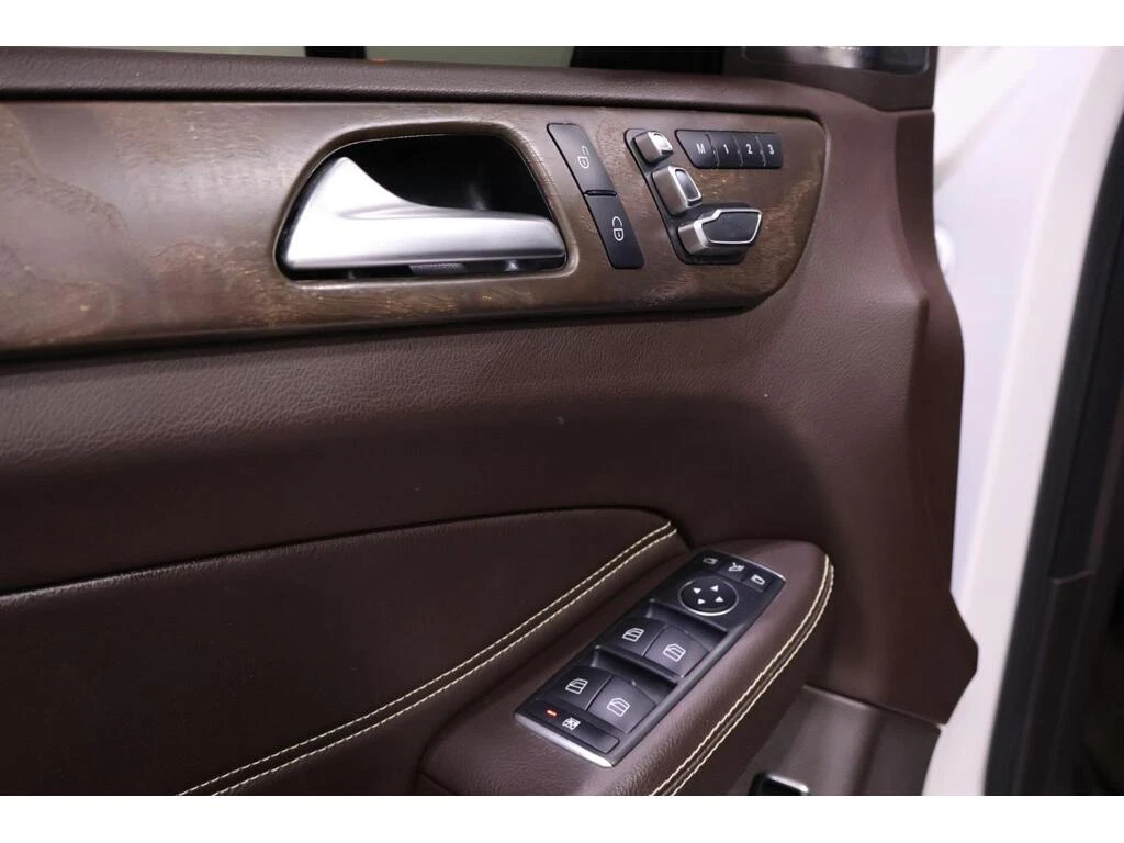 Mercedes-Benz GLE 400 | AMG NIGHT PKG | INTELLIGENT DRIVE | , снимка 13 - Автомобили и джипове - 53779806