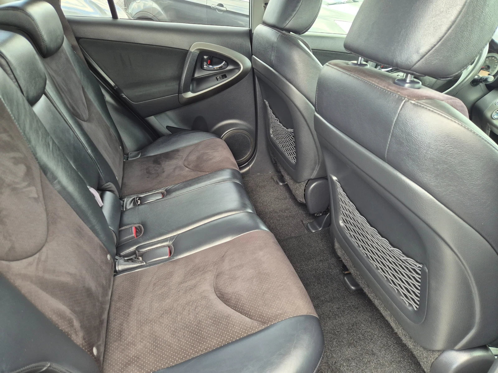 Toyota Rav4 2.2 D4D, снимка 11 - Автомобили и джипове - 54231036