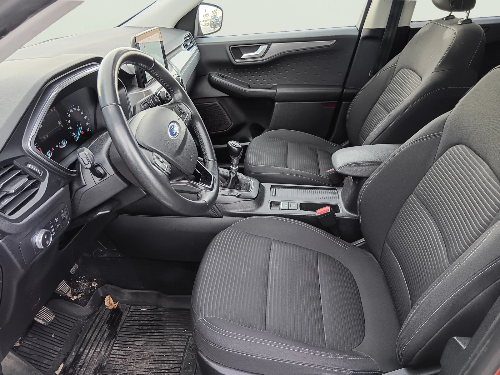 Ford Kuga 1.5 EcoBoost, снимка 9 - Автомобили и джипове - 54537863