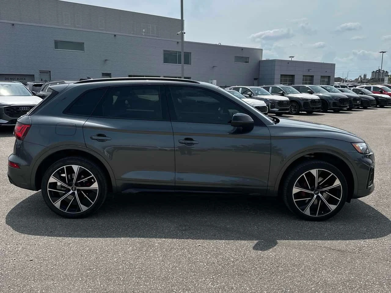 Audi SQ5 Technik | CARFAX | АВТОКРЕДИТ БЕЗ ПЪРВОНАЧАЛНА , снимка 4 - Автомобили и джипове - 55419962
