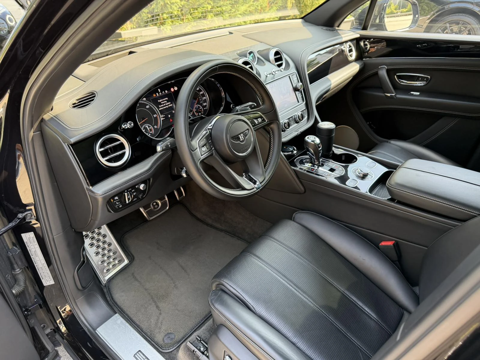 Bentley Bentayga TV/360/7SEATS/MASSAGE, снимка 9 - Автомобили и джипове - 55593371