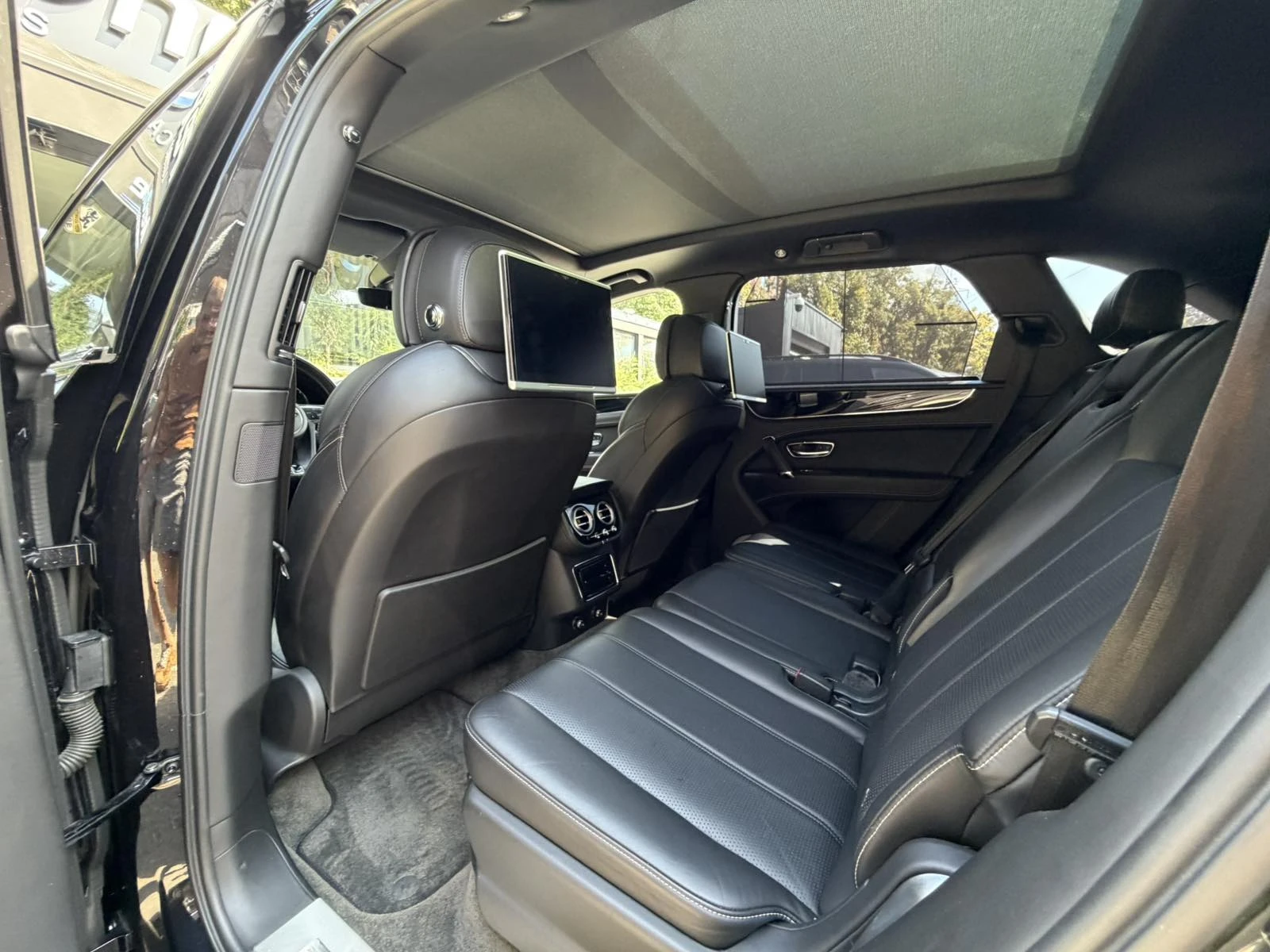 Bentley Bentayga TV/360/7SEATS/MASSAGE, снимка 12 - Автомобили и джипове - 55593371