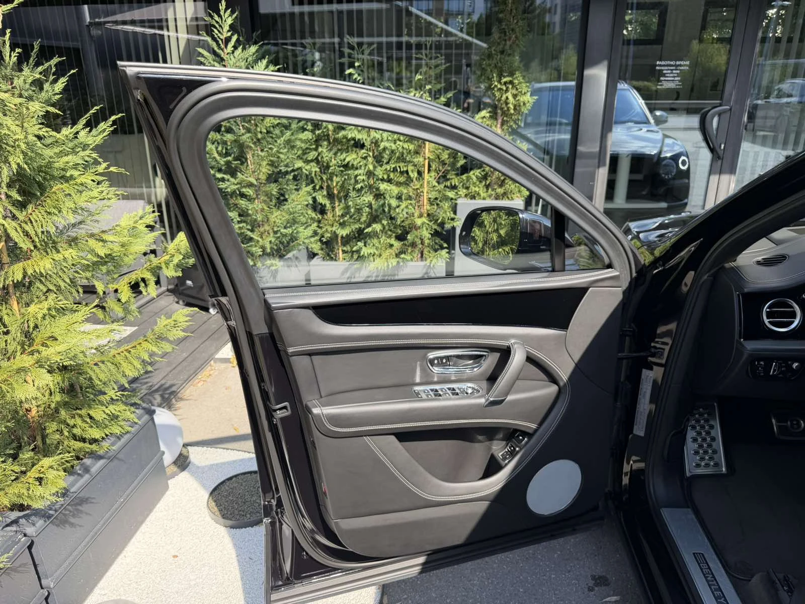 Bentley Bentayga TV/360/7SEATS/MASSAGE, снимка 11 - Автомобили и джипове - 55593371
