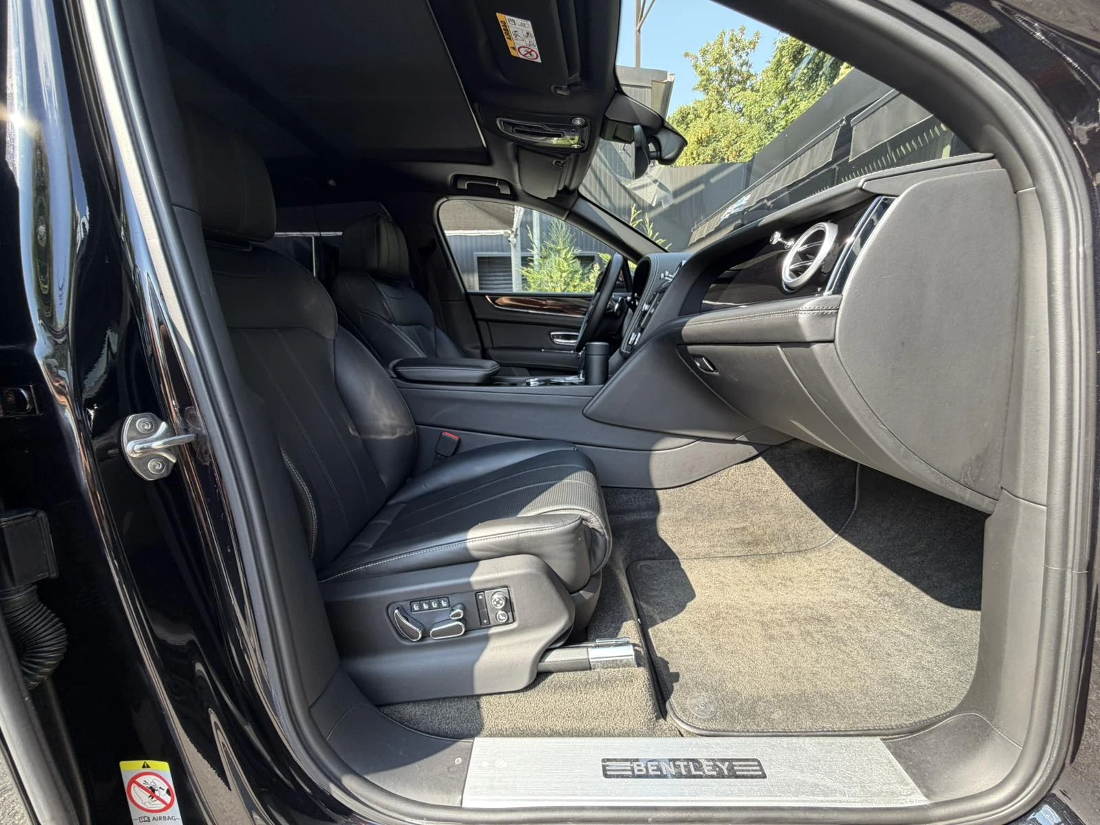 Bentley Bentayga TV/360/7SEATS/MASSAGE, снимка 14 - Автомобили и джипове - 55593371