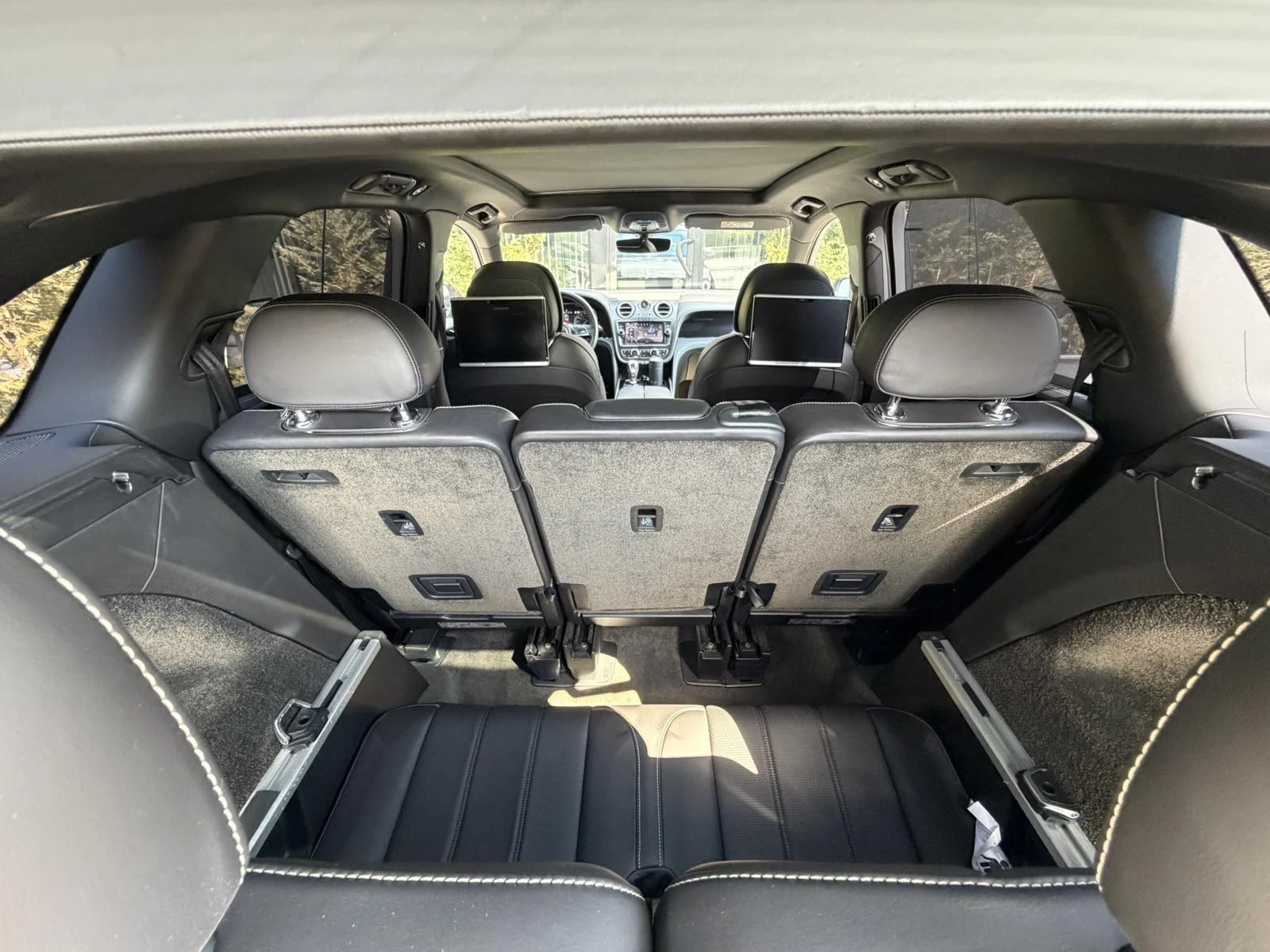 Bentley Bentayga TV/360/7SEATS/MASSAGE, снимка 16 - Автомобили и джипове - 55593371