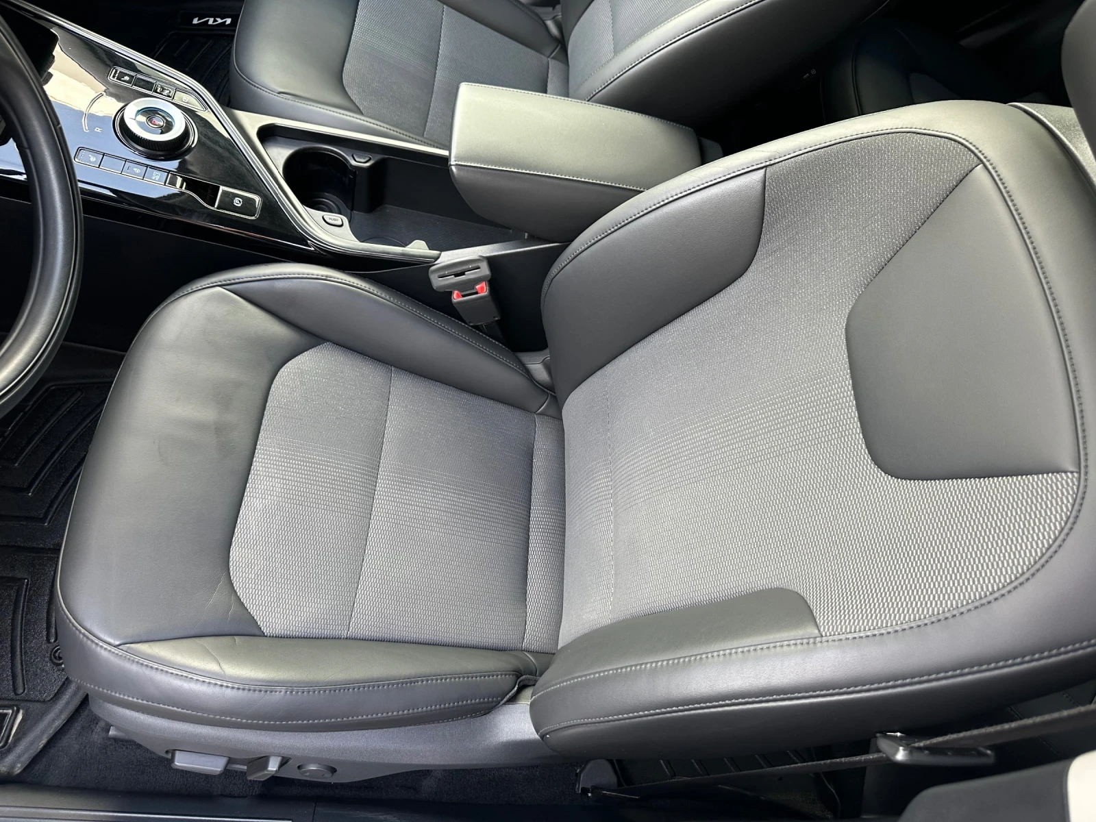 Kia Niro Термопомпа! Бяла Перла! Видео!, снимка 7 - Автомобили и джипове - 56396884