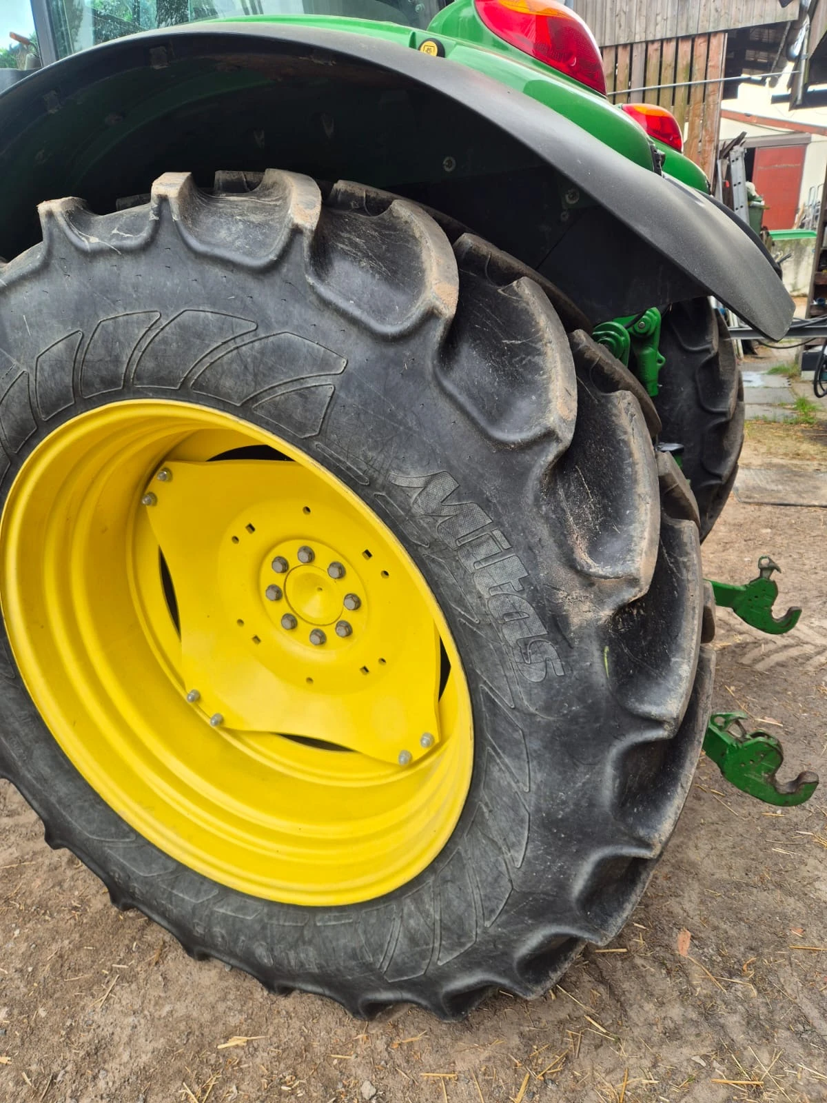 Трактор John Deere 5115R С ТОВАРАЧ САМО 1800 ЧАСА ЛИЗИНГ, снимка 4 - Селскостопанска техника - 54874483