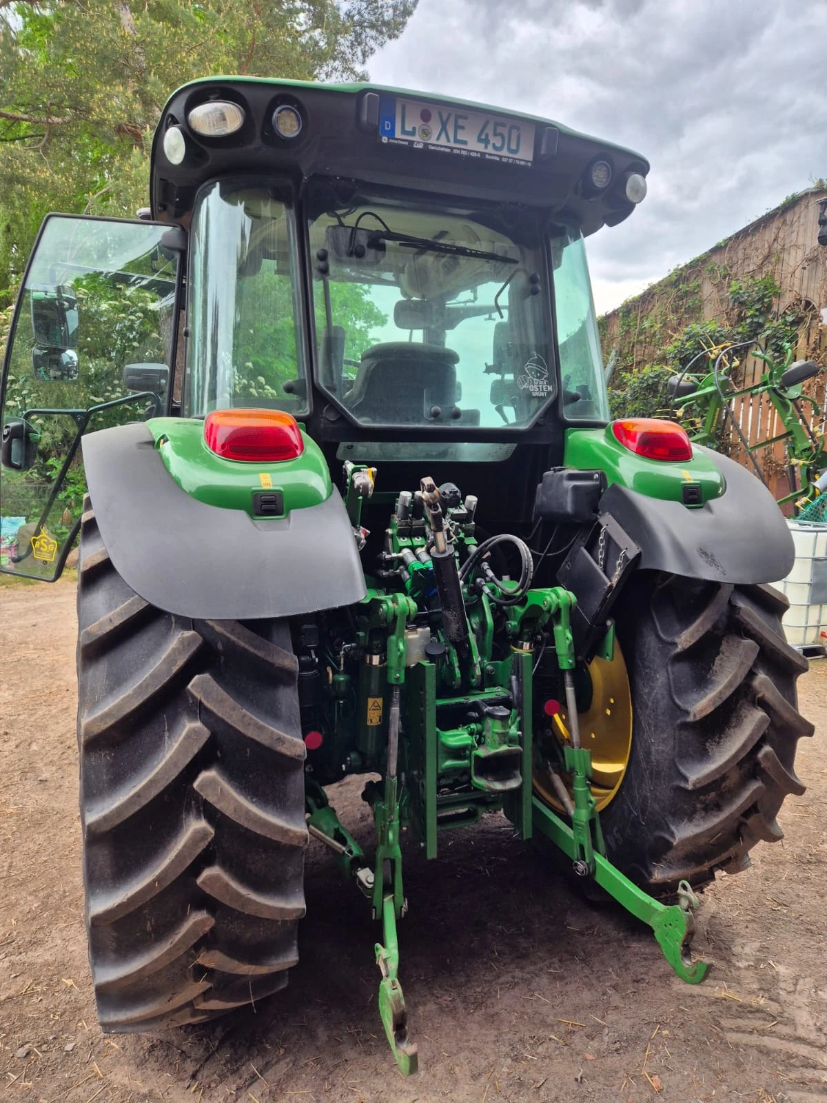 Трактор John Deere 5115R С ТОВАРАЧ САМО 1800 ЧАСА ЛИЗИНГ, снимка 3 - Селскостопанска техника - 54874483