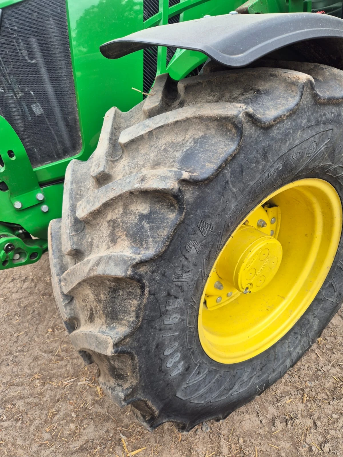 Трактор John Deere 5115R С ТОВАРАЧ САМО 1800 ЧАСА ЛИЗИНГ, снимка 5 - Селскостопанска техника - 54874483